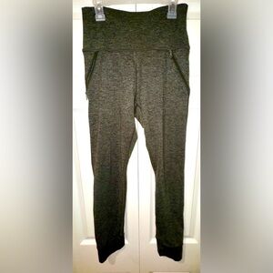 Aerie Offline The Hugger hi rise leggings. Size Med olive